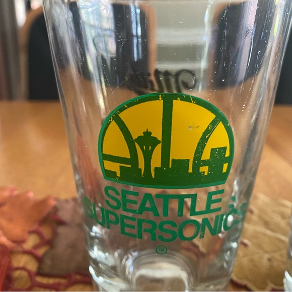 Pair of Seattle SuperSonics pint glasses - Picture 2 of 6